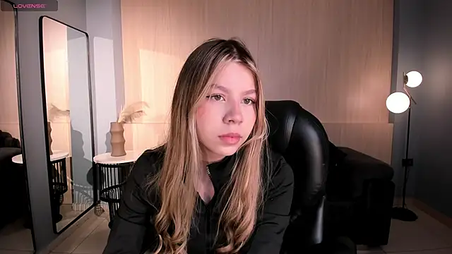 Snapshot of TiffannySins chatting on June 16, 2026, 2:55 am TiffannySins online show from June 16, 2026, 2:55 am