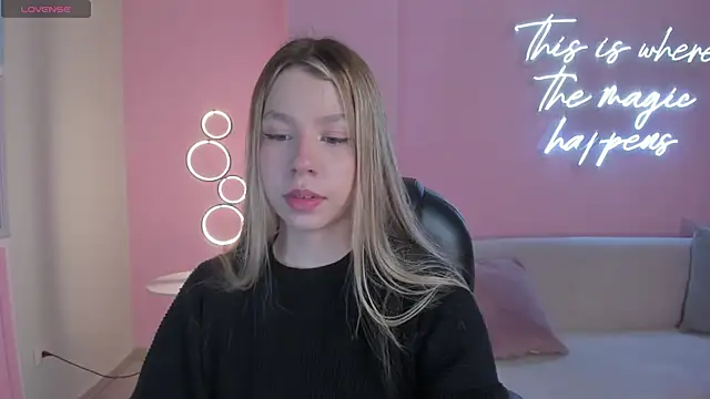 Snapshot of TiffannySins chatting on June 9, 2026, 2:56 am TiffannySins online show from June 9, 2026, 2:56 am