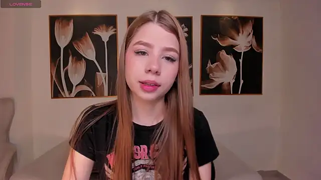 Snapshot of TiffannySins chatting on March 5, 2026, 11:51 am TiffannySins online show from March 5, 2026, 11:51 am