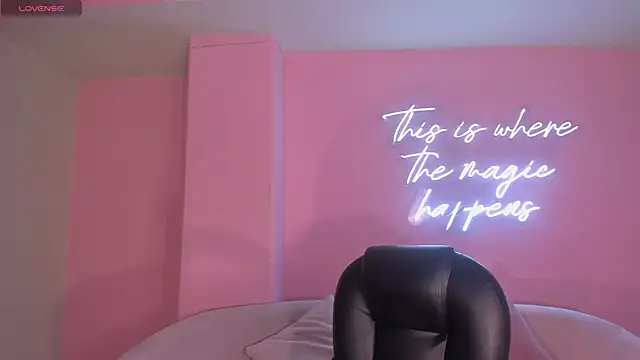 TiffannySins online show from August 6, 2026, 4:07 am