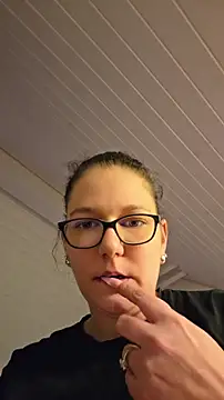 Swiss Lady online show from May 5, 2026, 6:33 pm