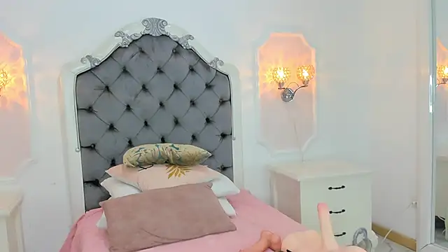 Alison Carde05 online show from September 19, 2025, 7:51 pm