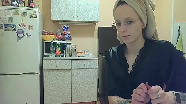 Lucy Divine online show from November 15, 2025, 5:06 pm