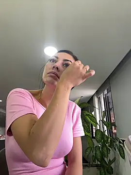 Isabellaa Palacios online show from May 4, 2026, 3:15 pm