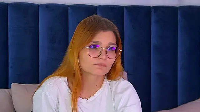 BellaMarebelle online show from October 17, 2025, 4:31 pm