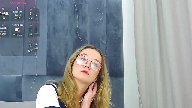 Snapshot of MaeLili chatting on January 16, 2026, 8:40 am MaeLili online show from January 16, 2026, 8:40 am