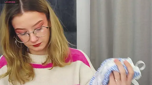 Snapshot of MaeLili chatting on February 3, 2026, 7:24 am MaeLili online show from February 3, 2026, 7:24 am