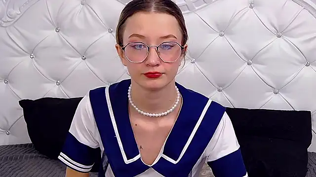 Snapshot of MaeLili chatting on December 15, 2025, 12:49 am MaeLili online show from December 15, 2025, 12:49 am