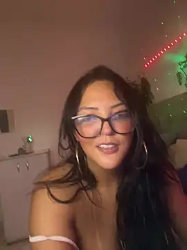 Snapshot of AuroraChest chatting on June 26, 2026, 3:29 pm AuroraChest online show from June 26, 2026, 3:29 pm