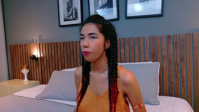 luna roja25 online show from September 25, 2025, 1:06 pm