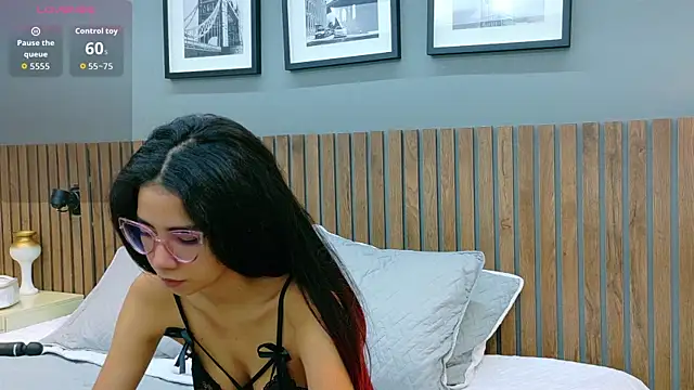 luna roja25 online show from September 10, 2025, 1:21 pm