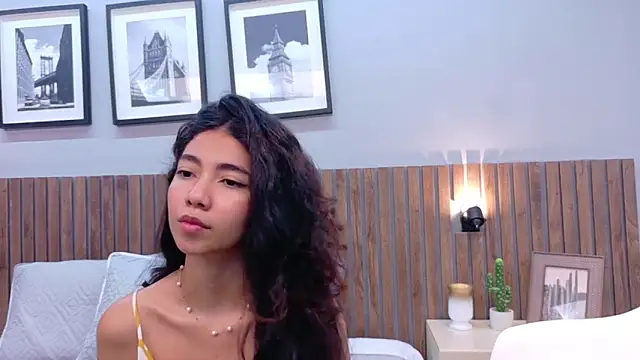 luna roja25 online show from March 9, 2026, 12:30 pm