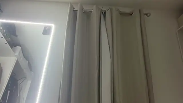 KayleeBella online show from November 30, 2025, 5:36 pm