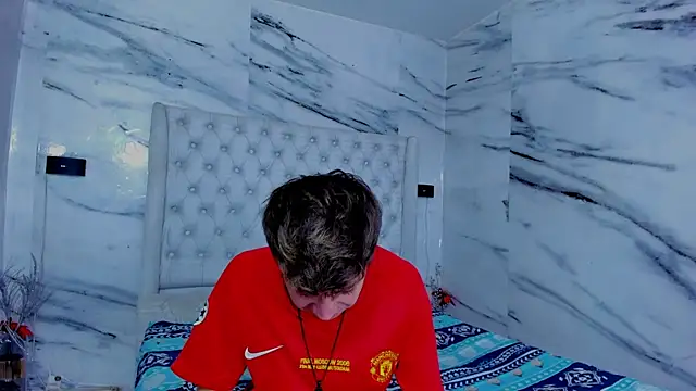 Ari and Storm online show from December 14, 2025, 1:39 pm