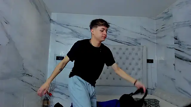 Ari and Storm online show from December 20, 2025, 1:58 pm