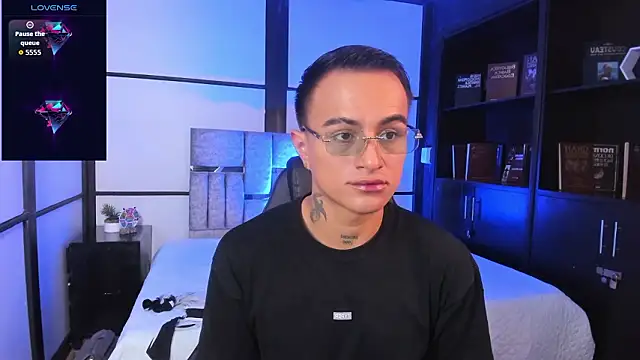 Snapshot of LiamDeep chatting on March 4, 2026, 8:38 pm LiamDeep online show from March 4, 2026, 8:38 pm