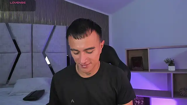 Snapshot of LiamDeep chatting on February 24, 2026, 8:10 pm LiamDeep online show from February 24, 2026, 8:10 pm