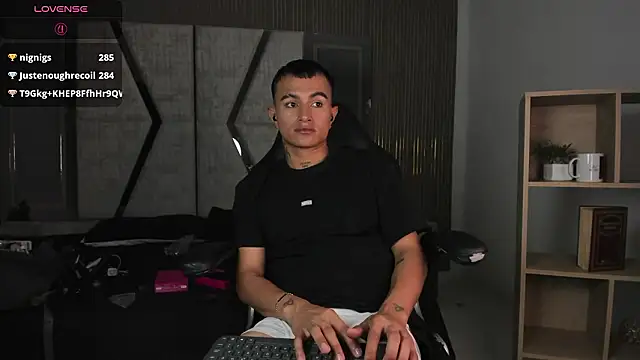 Snapshot of LiamDeep chatting on February 13, 2026, 10:32 pm LiamDeep online show from February 13, 2026, 10:32 pm