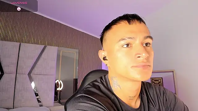 Snapshot of LiamDeep chatting on February 14, 2026, 8:09 pm LiamDeep online show from February 14, 2026, 8:09 pm