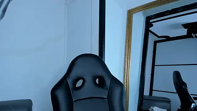 LiamDeep online show from October 3, 2025, 7:37 pm