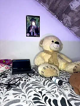 Snapshot of Melody_rouxxx chatting on December 3, 2025, 12:44 am Melody rouxxx online show from December 3, 2025, 12:44 am