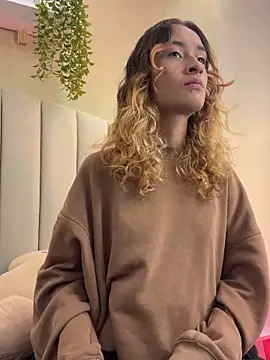 SunshineLizzy online show from November 14, 2025, 1:26 pm