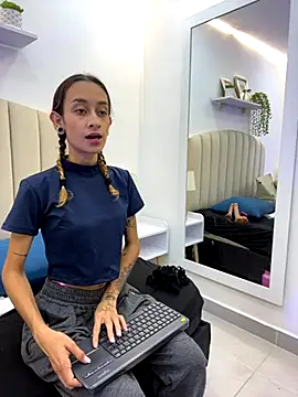 SunshineLizzy online show from November 6, 2025, 1:26 pm