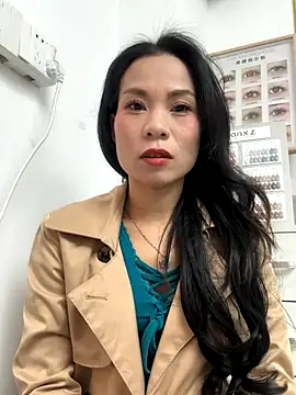 Baby-mmm online show from November 19, 2025, 5:40 am