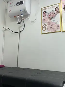 Baby-mmm online show from November 13, 2025, 8:51 am