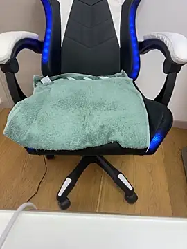 bananasex204 online show from February 13, 2026, 3:56 pm