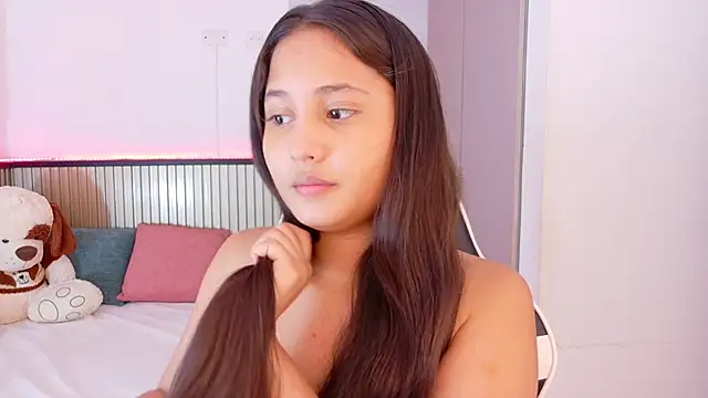 Snapshot of Laly_Cherry_ chatting on December 3, 2025, 12:48 pm Laly Cherry online show from December 3, 2025, 12:48 pm