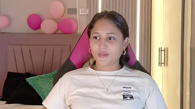 Snapshot of Laly_Cherry_ chatting on November 20, 2025, 12:17 pm Laly Cherry online show from November 20, 2025, 12:17 pm