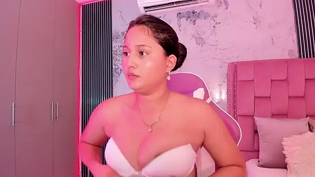 Snapshot of Laly_Cherry_ chatting on September 27, 2025, 12:33 pm Laly Cherry online show from September 27, 2025, 12:33 pm