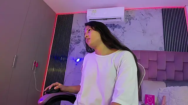 Snapshot of Laly_Cherry_ chatting on October 5, 2025, 12:29 pm Laly Cherry online show from October 5, 2025, 12:29 pm