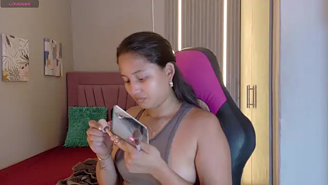 Snapshot of Laly_Cherry_ chatting on November 5, 2025, 12:41 pm Laly Cherry online show from November 5, 2025, 12:41 pm