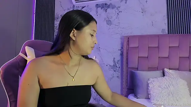 Snapshot of Laly_Cherry_ chatting on September 25, 2025, 12:44 pm Laly Cherry online show from September 25, 2025, 12:44 pm