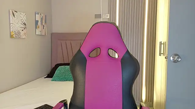 Snapshot of Laly_Cherry_ chatting on November 30, 2025, 12:28 pm Laly Cherry online show from November 30, 2025, 12:28 pm