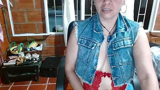 Milf Fantassyy online show from October 7, 2025, 3:40 am