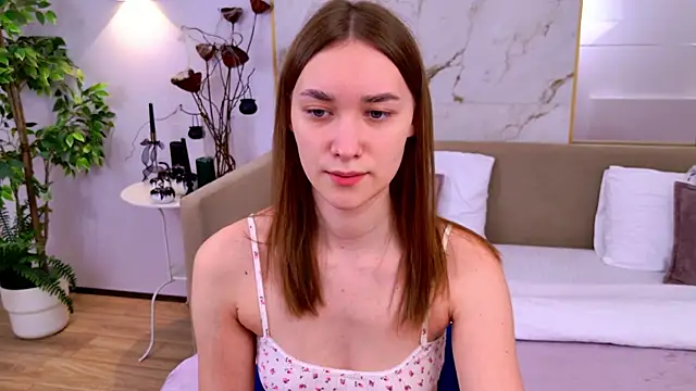 AmadaReine online show from October 28, 2025, 4:06 pm