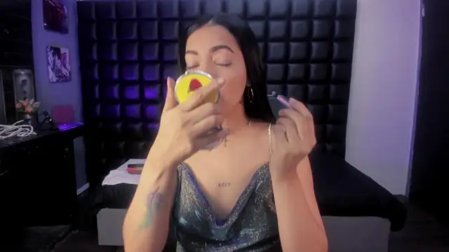 ashlyy sweet  online show from May 4, 2026, 2:20 pm