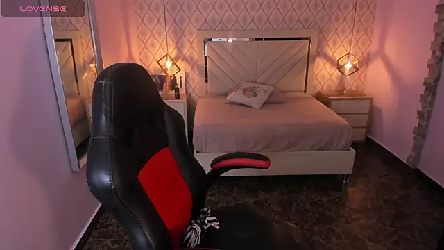 CHRISTY TEIGEN4 online show from May 7, 2026, 7:28 pm