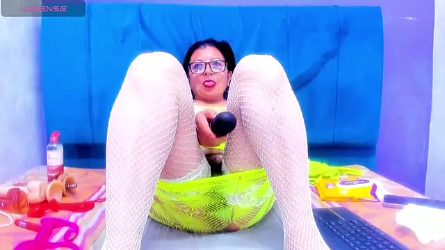 andrealopezcm101 online show from June 9, 2026, 11:39 pm