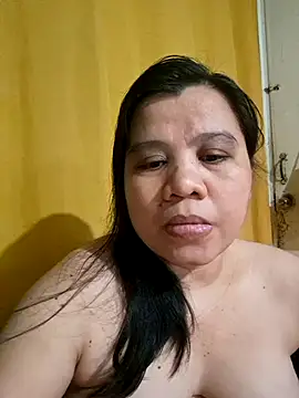 hotlyn45 online show from August 5, 2026, 7:35 am