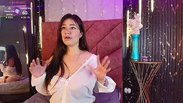 Shalyn Lux online show from December 19, 2025, 3:10 am