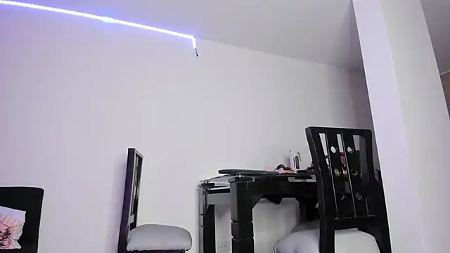 Snapshot of Cloekatz_ chatting on December 23, 2025, 1:05 am Cloekatz online show from December 23, 2025, 1:05 am