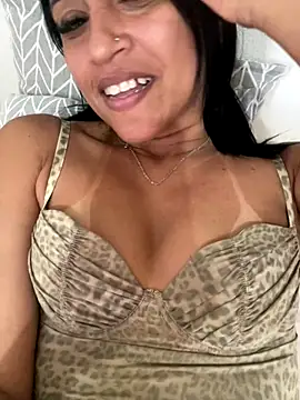 Snapshot of Katianesantos chatting on October 9, 2025, 6:41 pm Katianesantos online show from October 9, 2025, 6:41 pm