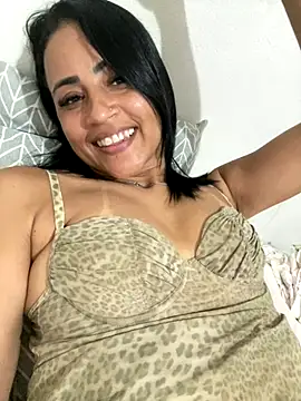 Snapshot of Katianesantos chatting on October 11, 2025, 10:22 pm Katianesantos online show from October 11, 2025, 10:22 pm