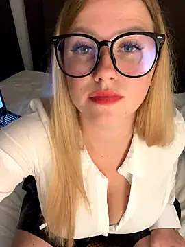 anny mooore online show from September 15, 2025, 6:52 pm