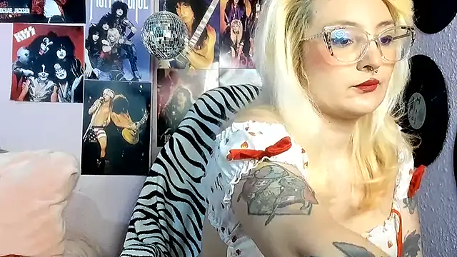 Avril Maria online show from June 23, 2026, 7:34 pm