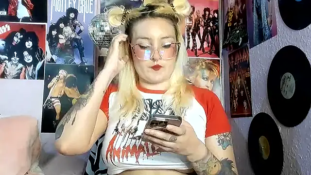 Avril Maria online show from July 23, 2026, 1:58 am